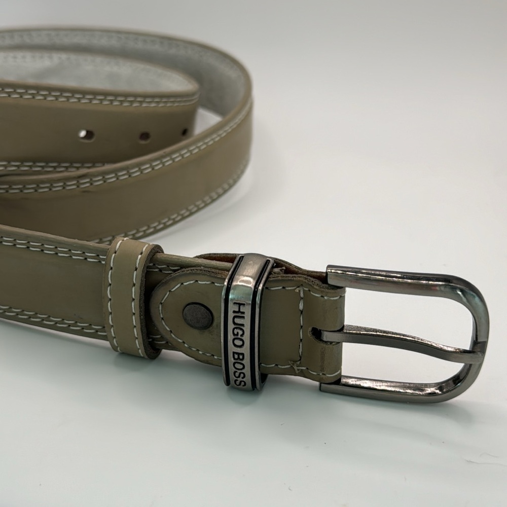 Hugo Boss men’s belt  beige leather 44” XL  5 holes Silver buckle